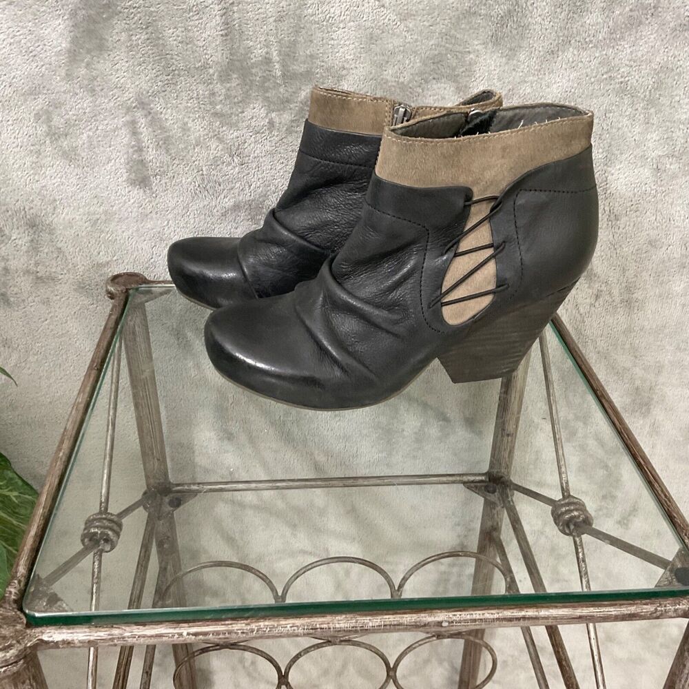 OTBT  Leather Ankle Bootie women’s size 7.5 smooth & suede leather two tone